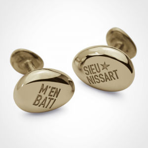 Pebble cufflinks "M'en bati sieu nissart" version in 18 carat yellow gold