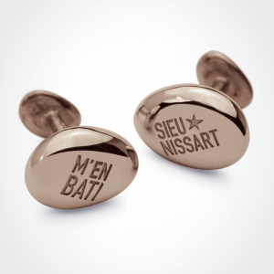 Pebble cufflinks "M'en bati sieu Nissart" version in 18 carat yellow gold