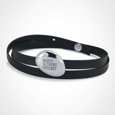 Bracelet galet extra-large M'en bati sieu Nissart LA PLAIA en argent 925 millièmes rhodié sur bracelet cuir noir.